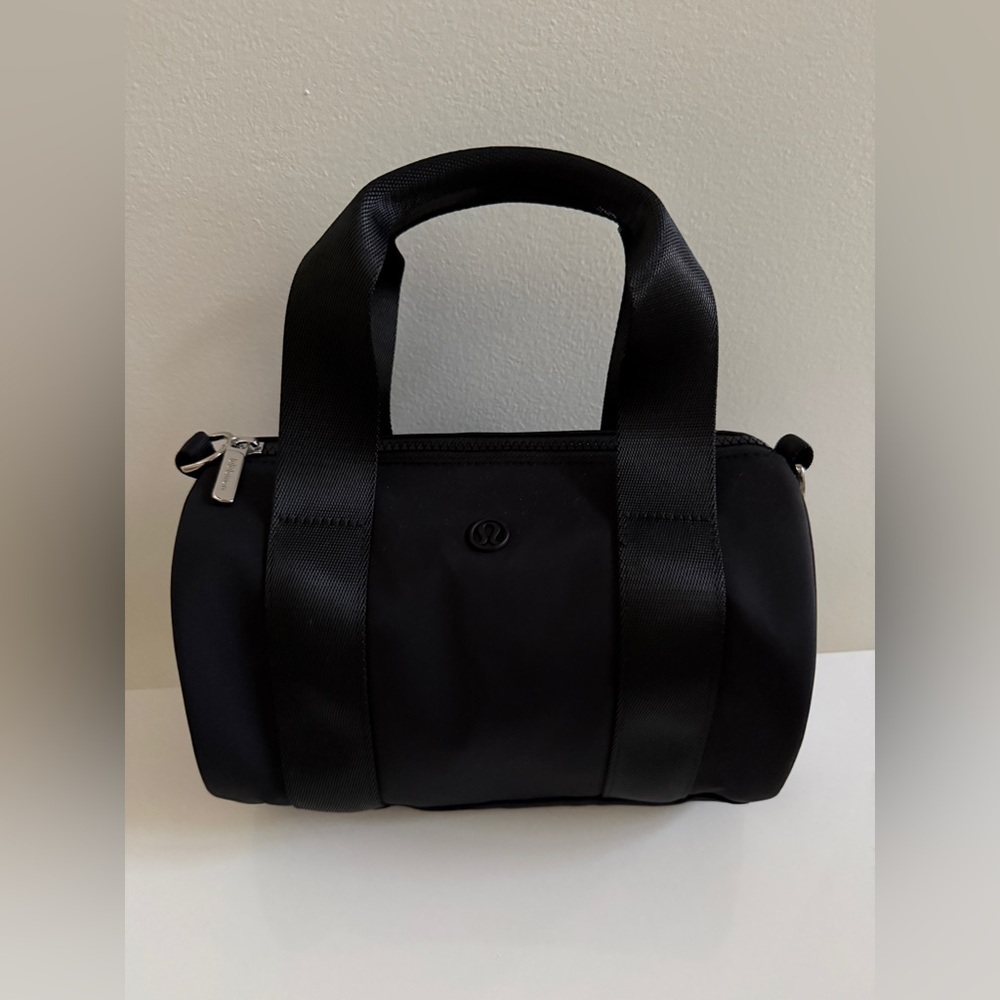 New LULULEMON Knit Nylon Mini Barrel Duffle Bag Crossbody Handbag Black - Picture 3 of 9